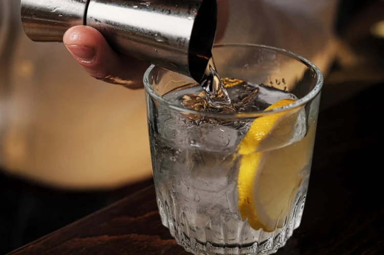 bigstock-Expert-Barman-Making-Cocktail--284685109.jpg