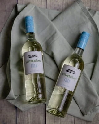 Cin Cin Sauvignon Blanc Białe Półsłodkie 750 ml 2.jpg