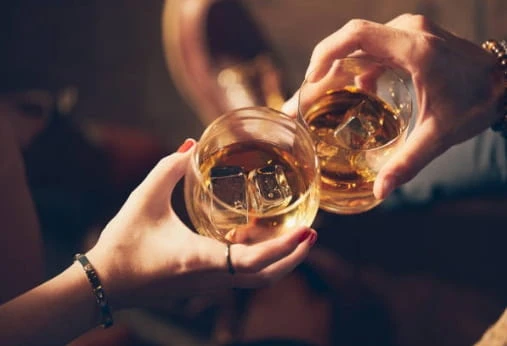Whisky-Bezalkoholowe-Whissin-Napoj-Bezalkoholowy-0-700ml-Marka-bez-marki.jpg