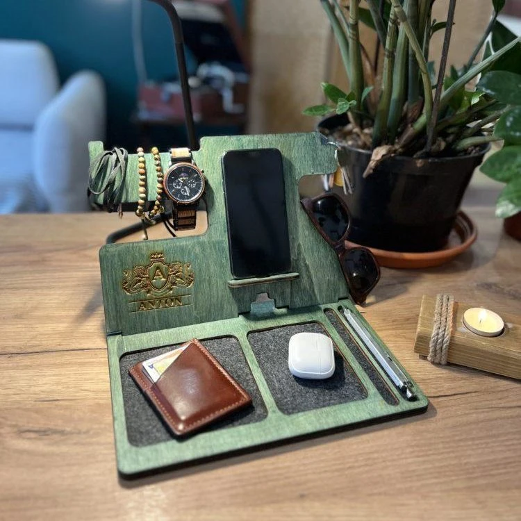 Drewniany organizer na biurko NeatDesk – Zieleń jodłowa 2.jpg